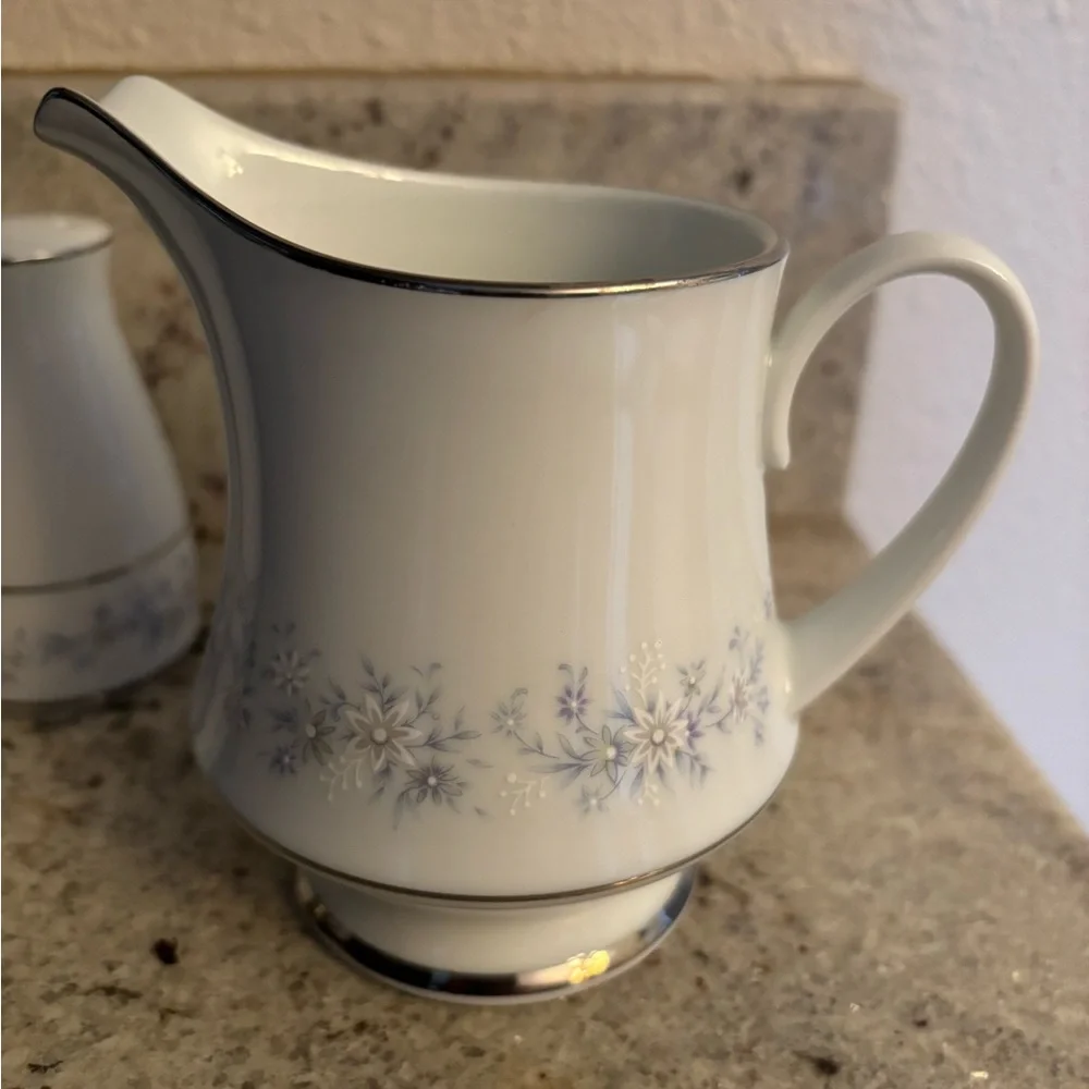 New Noritake Marywood 2181 Sugar Bowl W/ Lid Salt & Pepper and Creamer Set